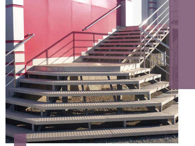 Лестницы для магазина в Дедовске — изготовление и монтаж